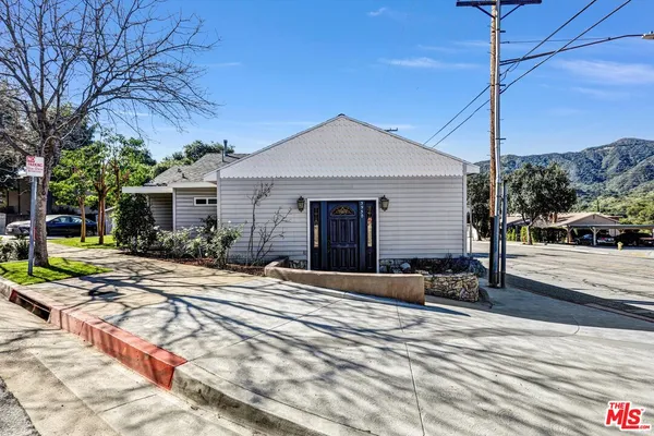 $3,800 | 3930 La Crescenta Avenue, Montrose, CA 91020