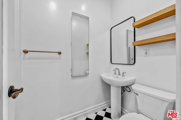 $3,800 | 3930 La Crescenta Avenue, Montrose, CA 91020