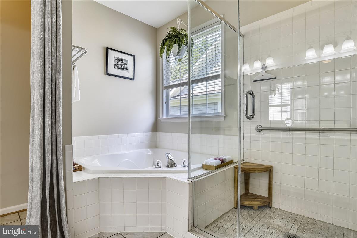 13510 Ryton Ridge Lane Gainesville, VA 20155 - Photo 23 of 57 Frameless shower and separate soaking tub