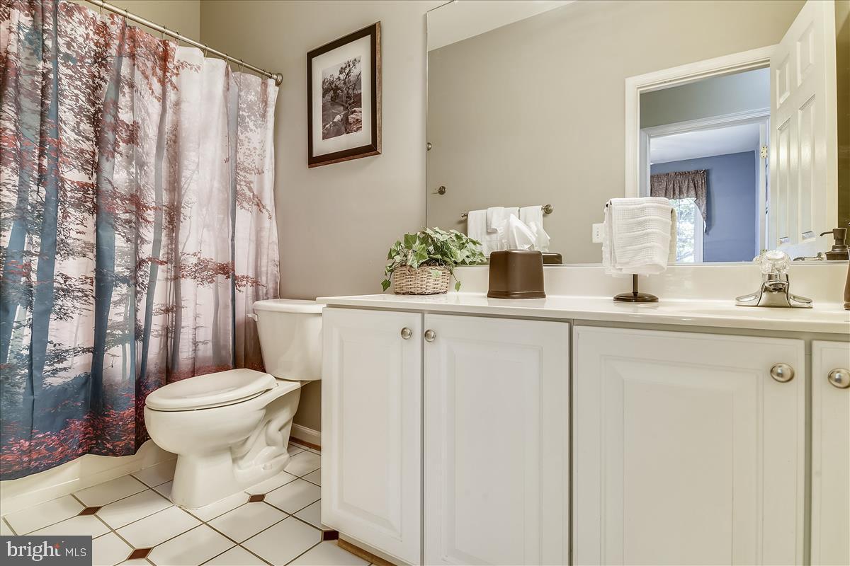 13510 Ryton Ridge Lane Gainesville, VA 20155 - Photo 27 of 57 Full Hall Bath on Main Level. See Virtual Tour!