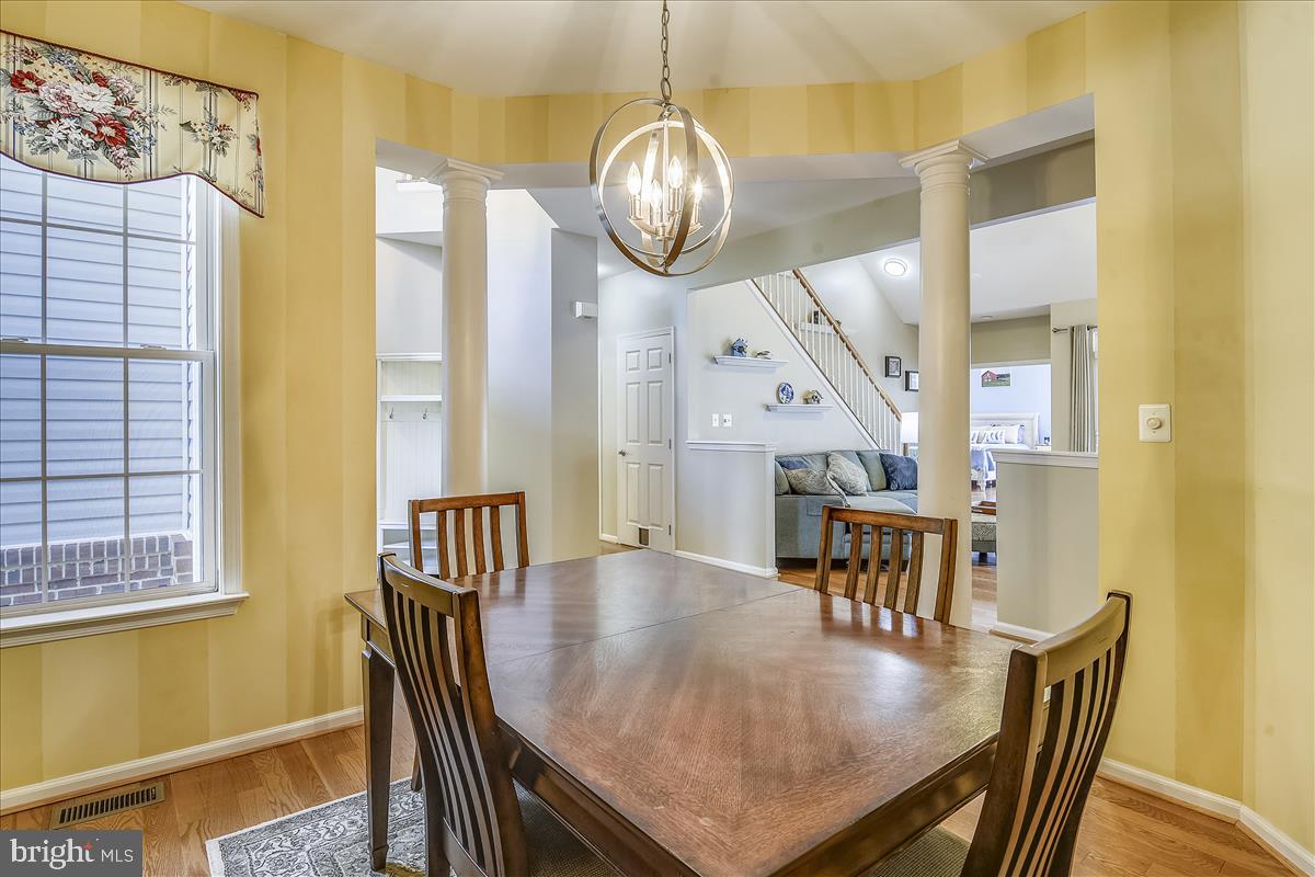 13510 Ryton Ridge Lane Gainesville, VA 20155 - Photo 29 of 57 Neutral decor accents the entryway