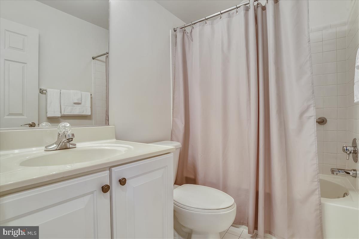 13510 Ryton Ridge Lane Gainesville, VA 20155 - Photo 33 of 57 Full Bath Upstairs serves the upper two bedrooms