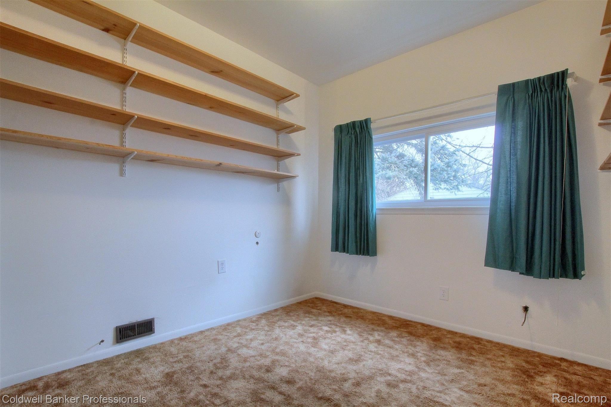 43187 Riggs Road Belleville, MI 48111 - Photo 18 of 29 20-3rd Bedroom.jpg