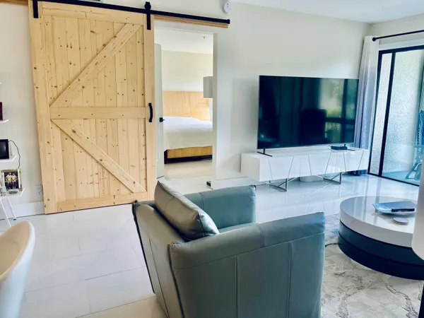 $2,400 | 3000 Presidential Way, Unit 306, West Palm Beach, FL 33401