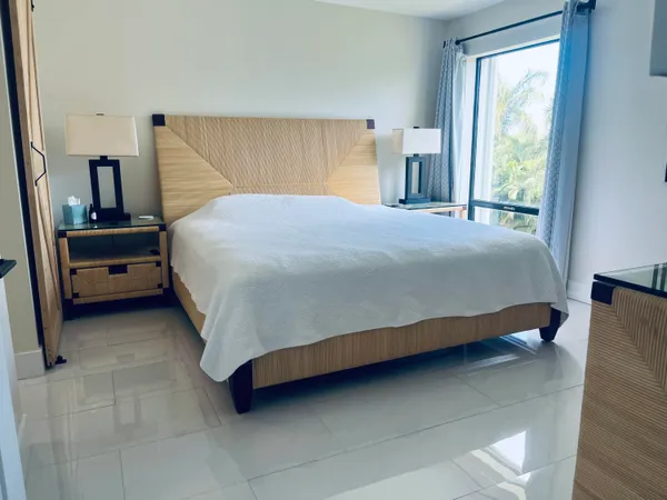 $2,400 | 3000 Presidential Way, Unit 306, West Palm Beach, FL 33401