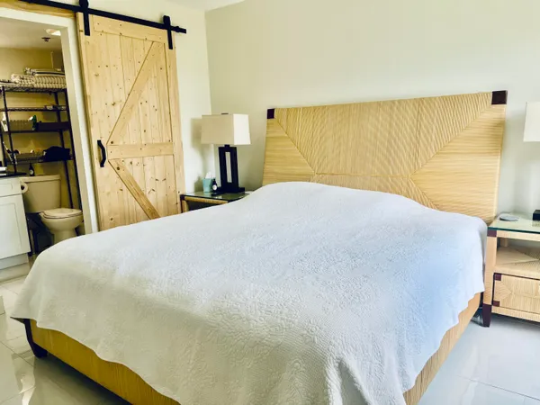 $2,400 | 3000 Presidential Way, Unit 306, West Palm Beach, FL 33401