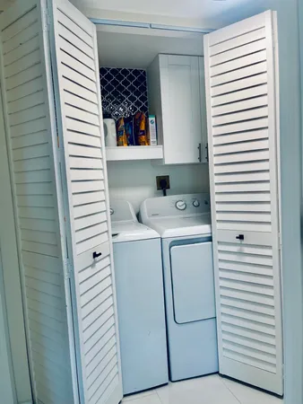 $2,400 | 3000 Presidential Way, Unit 306, West Palm Beach, FL 33401