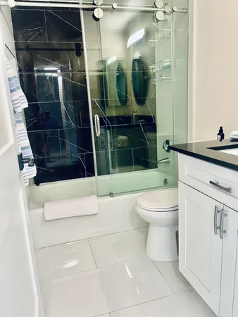 $2,400 | 3000 Presidential Way, Unit 306, West Palm Beach, FL 33401