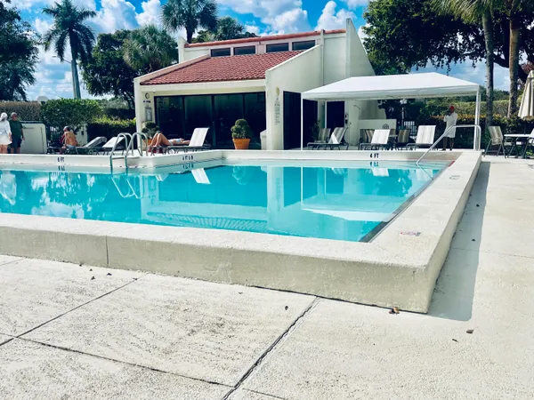 $2,400 | 3000 Presidential Way, Unit 306, West Palm Beach, FL 33401