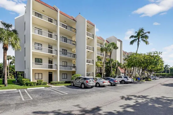$2,400 | 3000 Presidential Way, Unit 306, West Palm Beach, FL 33401