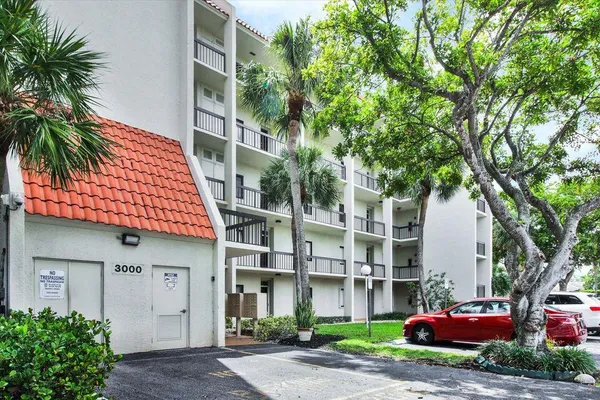 $2,400 | 3000 Presidential Way, Unit 306, West Palm Beach, FL 33401