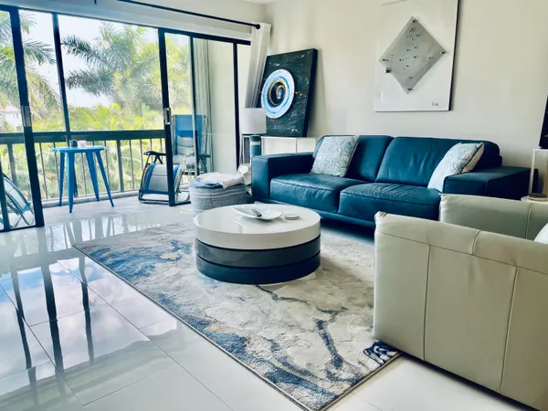 $2,400 | 3000 Presidential Way, Unit 306, West Palm Beach, FL 33401