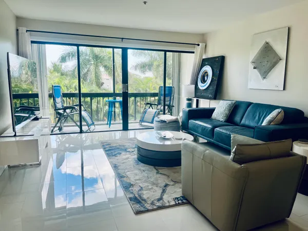 $2,400 | 3000 Presidential Way, Unit 306, West Palm Beach, FL 33401