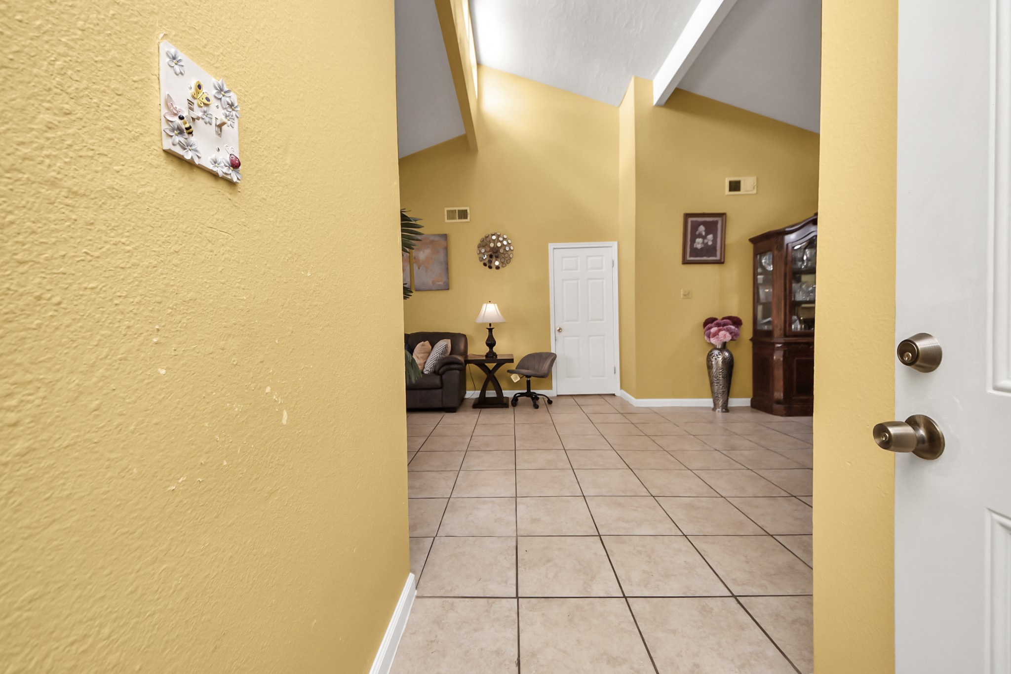 4155 Amir Street Houston, TX 77072 - Photo 8 of 32 Front Entrance