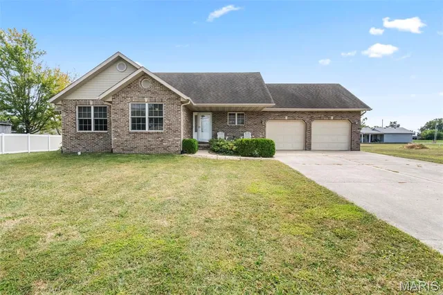$294,900 | 708 West Morgan Street, Bunker Hill, IL 62014