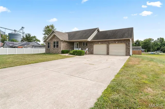 $294,900 | 708 West Morgan Street, Bunker Hill, IL 62014