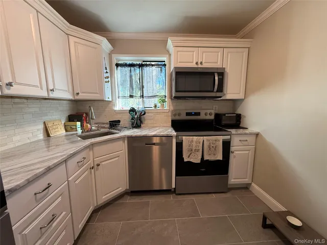 $415,000 | 501 High Meadow Lane, Yorktown Heights, NY 10598