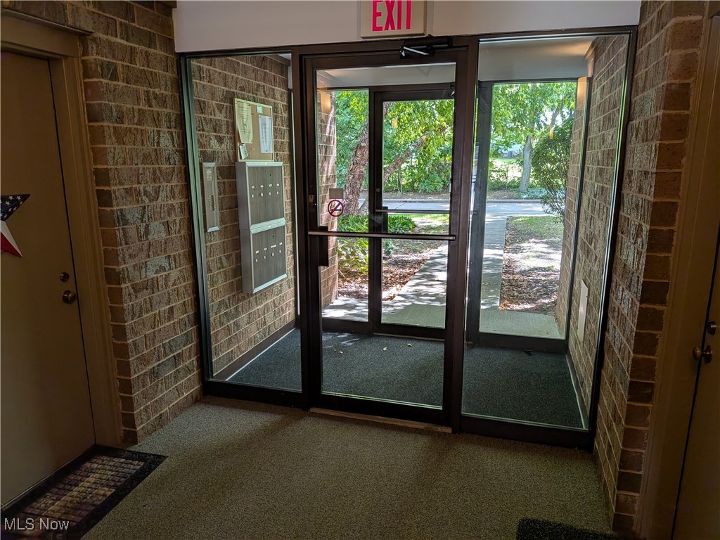 22958 Mastick Road, Unit 103 Cleveland, OH 44126 - Photo 2 of 34