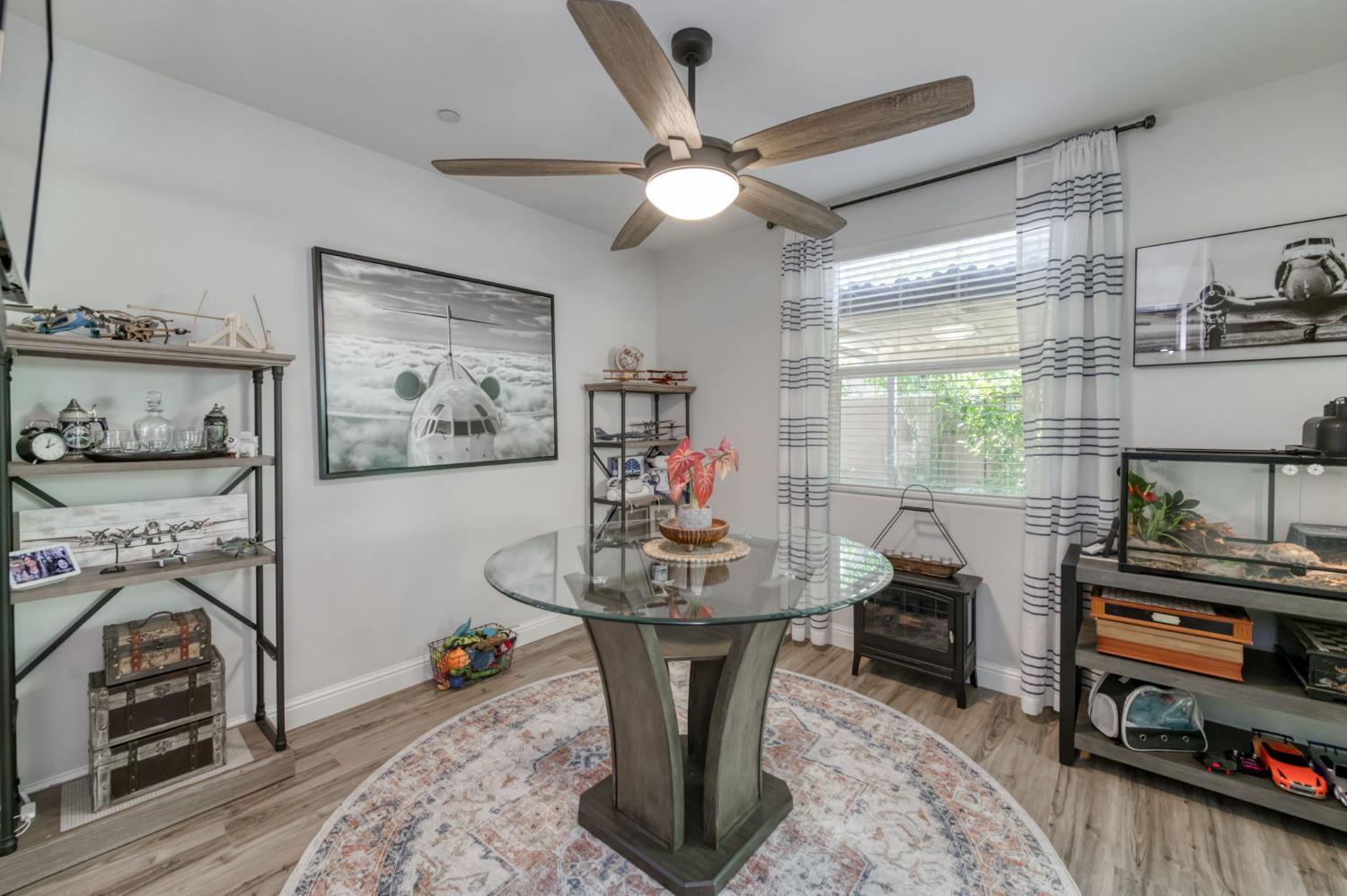 3562 Luminary Way Clovis, CA 93619 - Photo 15 of 40 a dining room with furniture and window