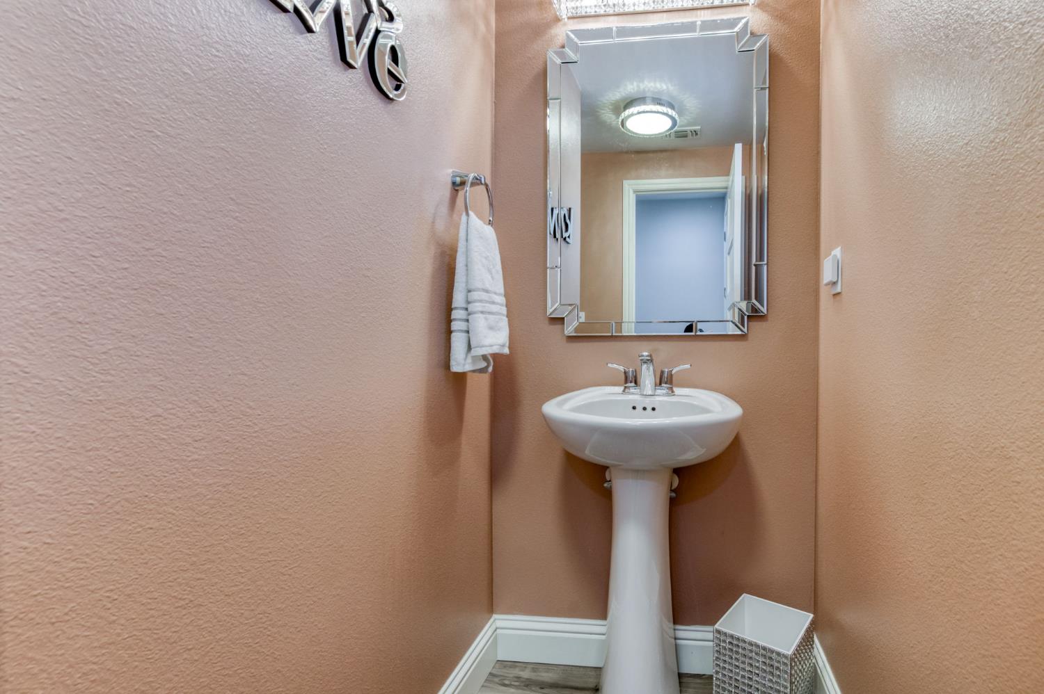3562 Luminary Way Clovis, CA 93619 - Photo 18 of 40 a bathroom with a sink and a mirror