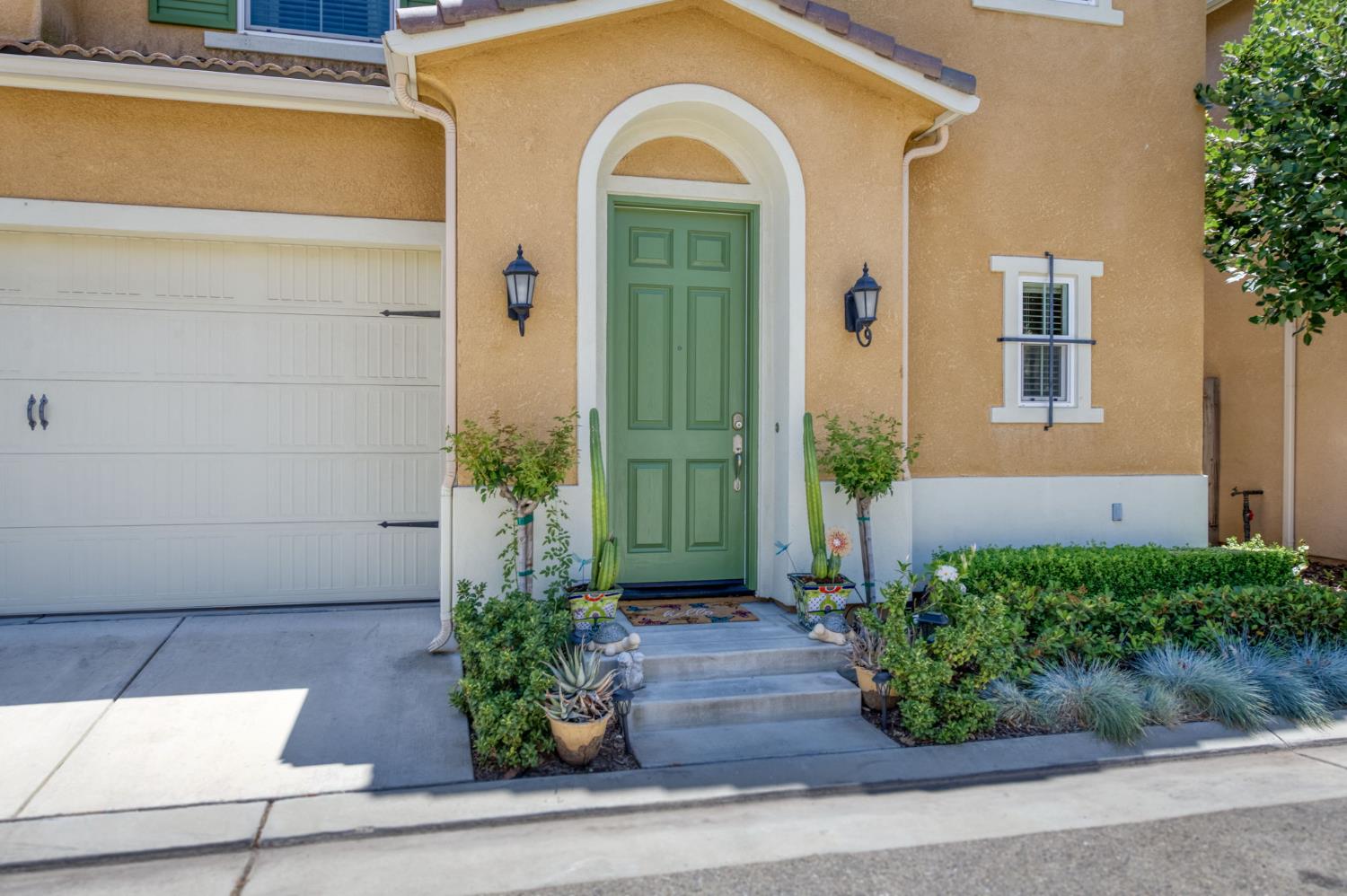 3562 Luminary Way Clovis, CA 93619 - Photo 2 of 40 a front view of a house with a yard