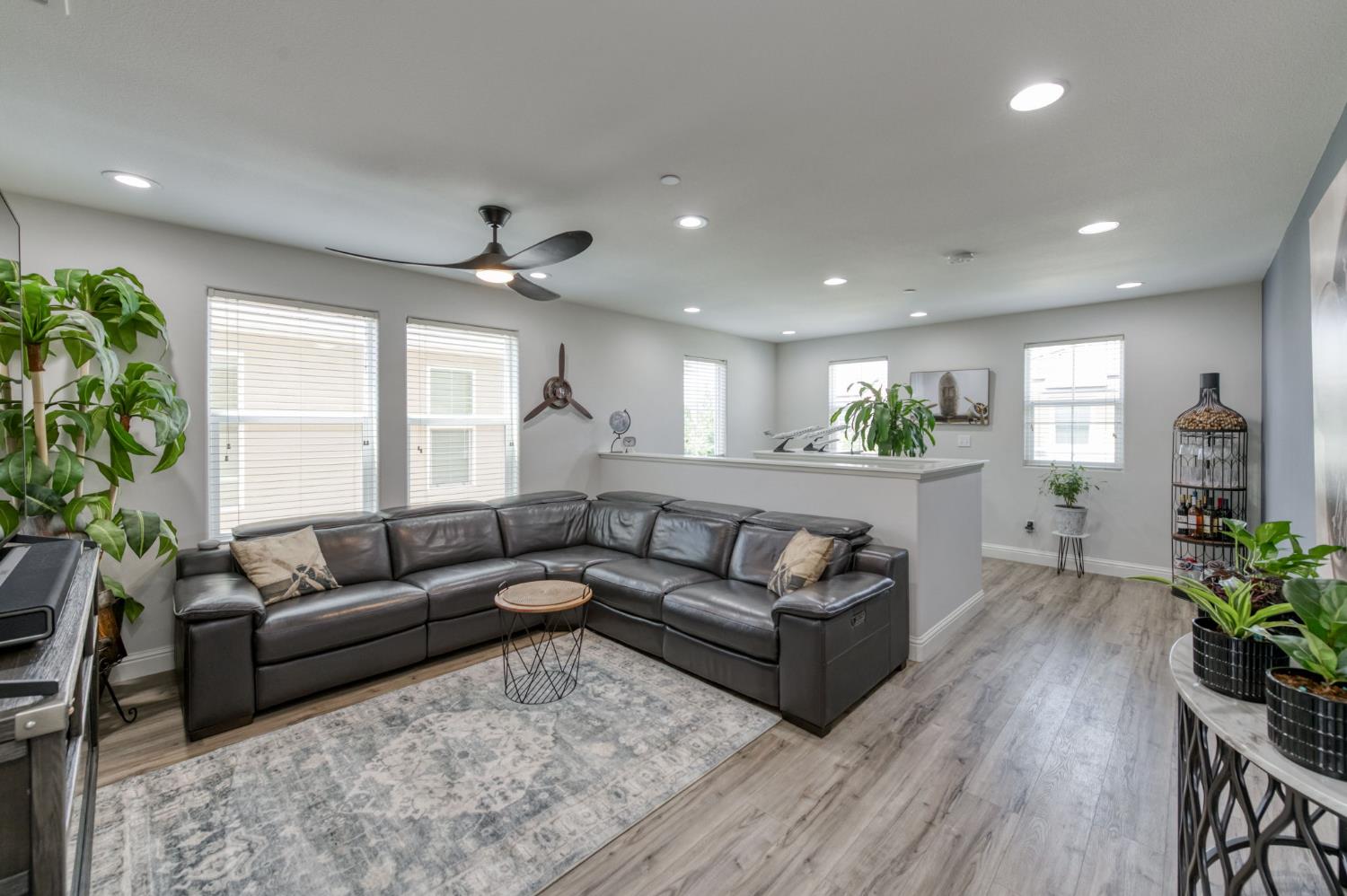 3562 Luminary Way Clovis, CA 93619 - Photo 21 of 40 a living room with furniture and a large window