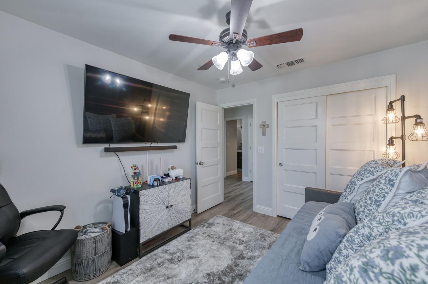 3562 Luminary Way Clovis, CA 93619 - Photo 24 of 40 a living room with furniture and a flat screen tv