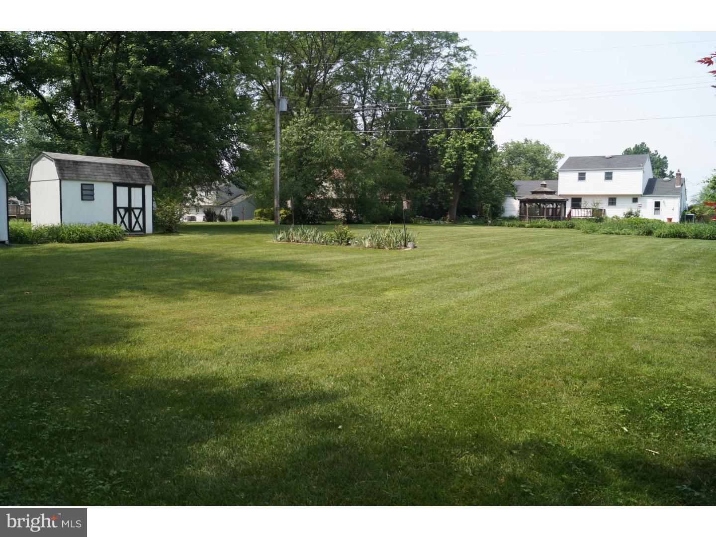 16 Buckwalter Road Audubon, PA 19403 - Photo 4 of 23 Back Yard