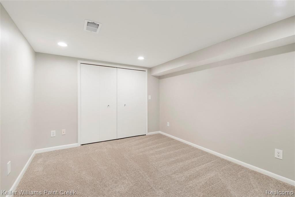 23183 Farmington Road Farmington, MI 48336 - Photo 21 of 24
