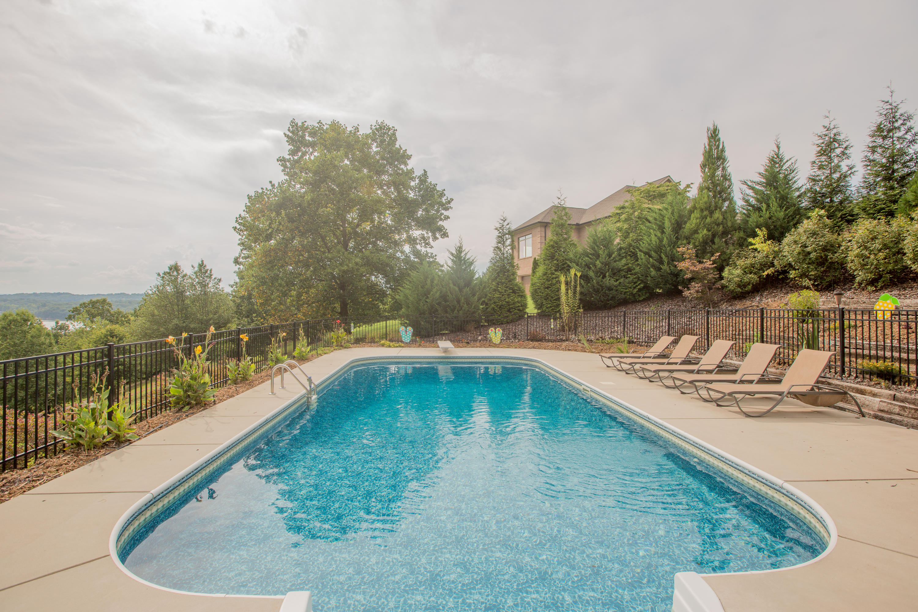 5702 Laurel Ridge Road Chattanooga, TN 37416 - Photo 14 of 82 5702 Laurel Ridge Rd pool2
