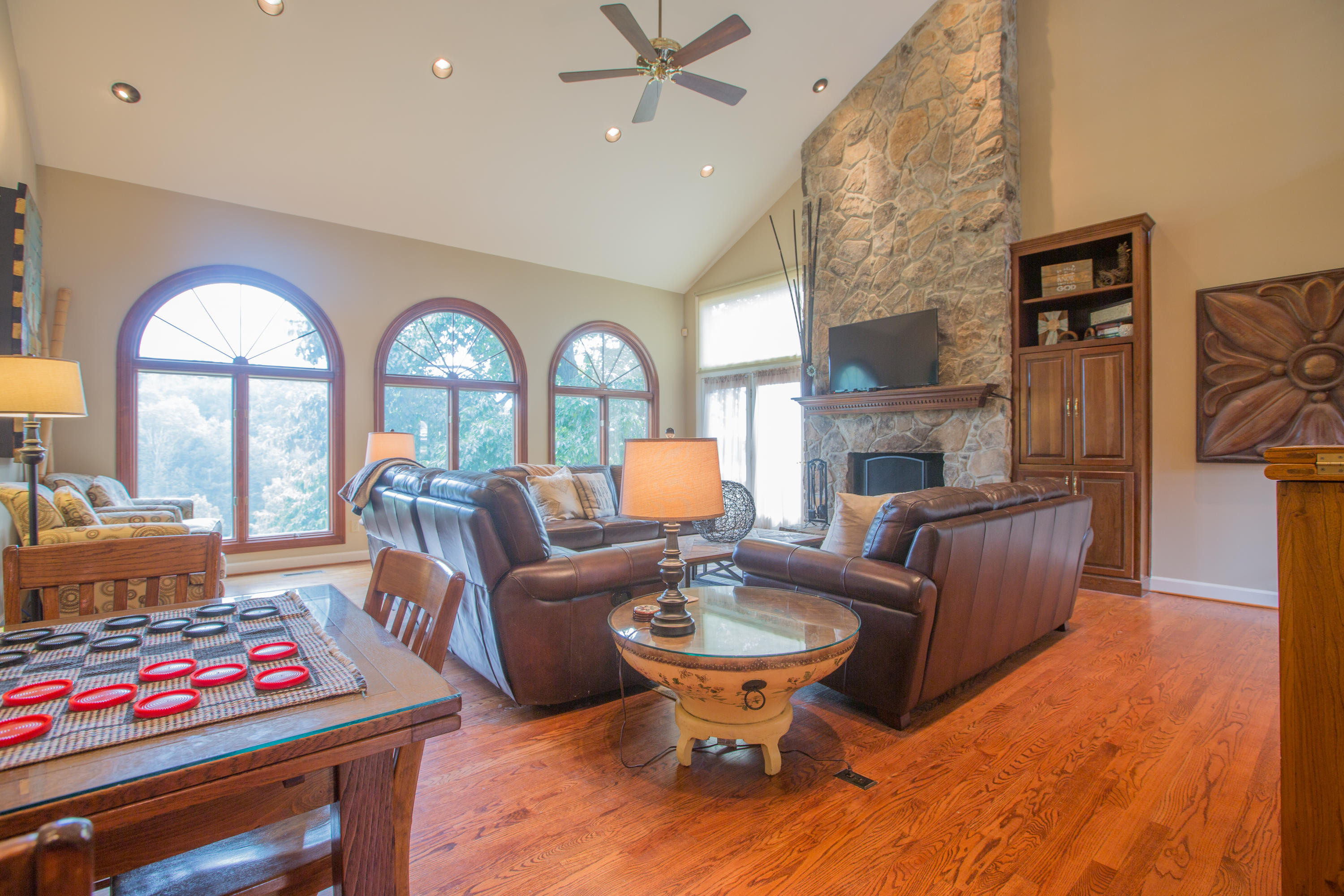 5702 Laurel Ridge Road Chattanooga, TN 37416 - Photo 19 of 82 5702 Laurel Ridge Rd living1