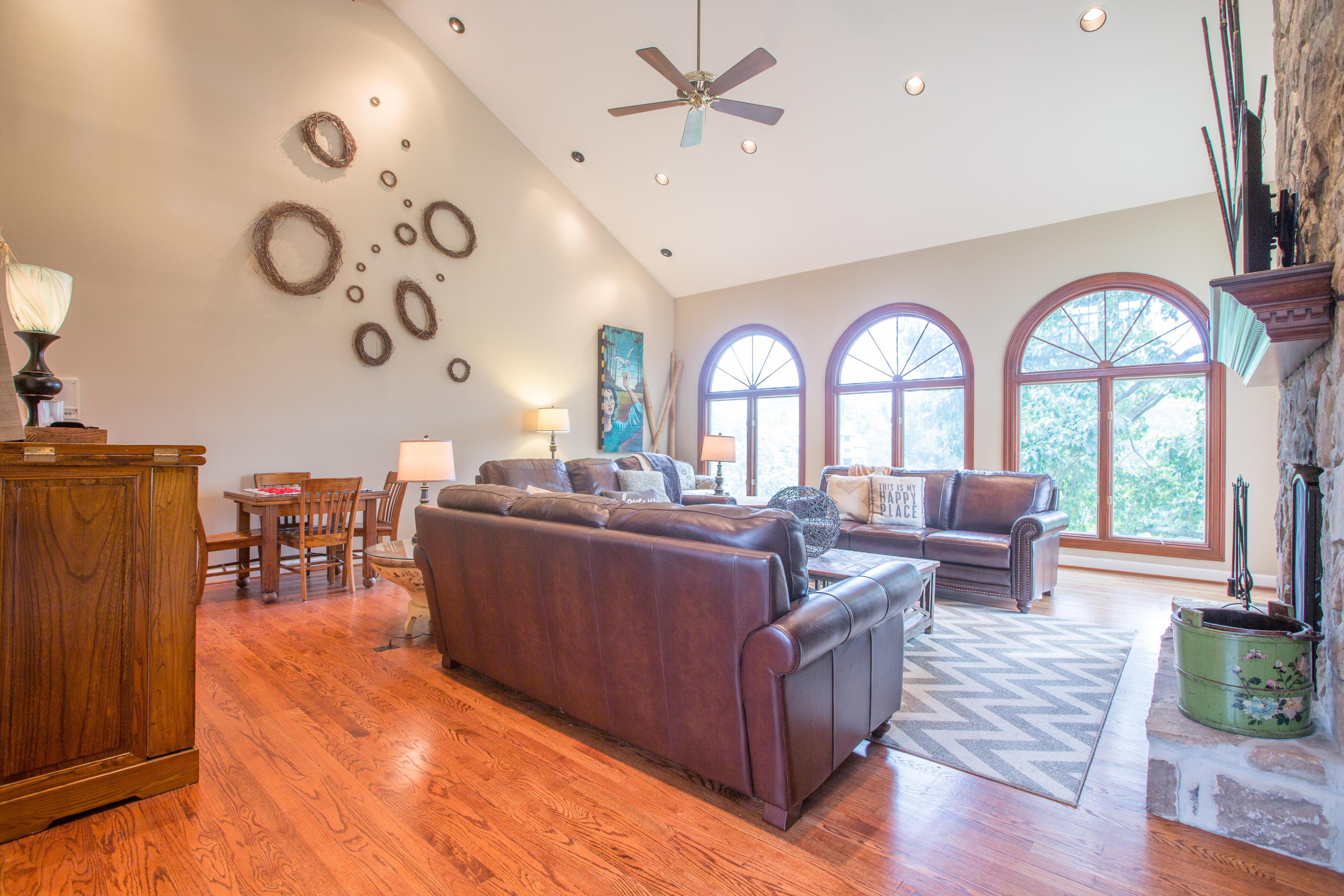 5702 Laurel Ridge Road Chattanooga, TN 37416 - Photo 20 of 82 5702 Laurel Ridge Rd living2