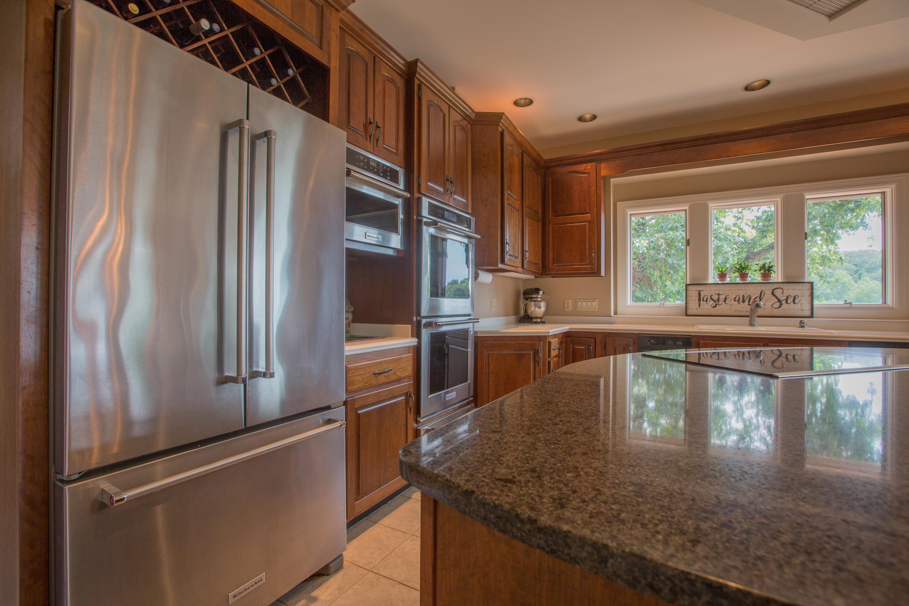 5702 Laurel Ridge Road Chattanooga, TN 37416 - Photo 34 of 82 5702 Laurel Ridge Rd kitchen3
