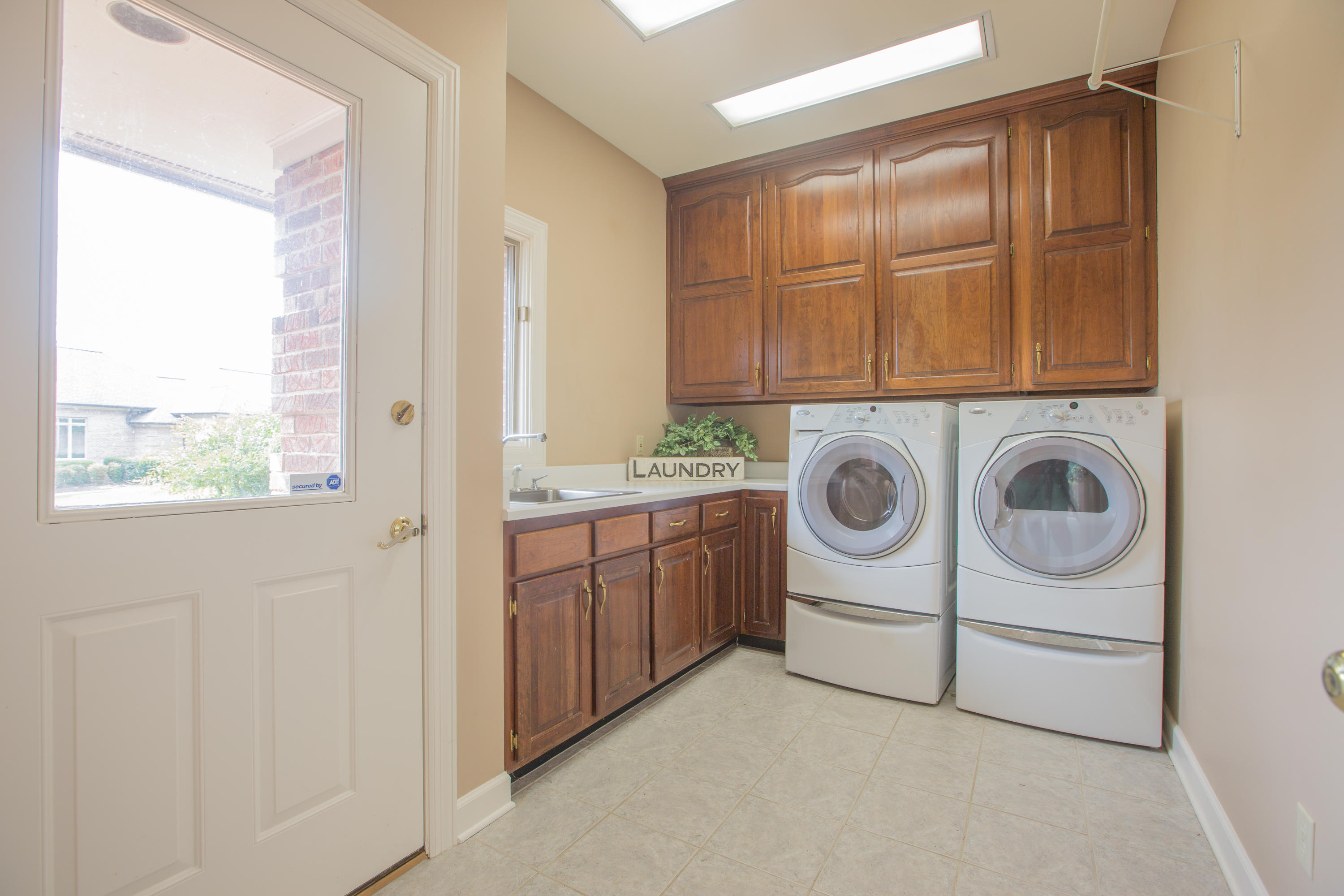 5702 Laurel Ridge Road Chattanooga, TN 37416 - Photo 38 of 82 5702 Laurel Ridge Rd laundry1