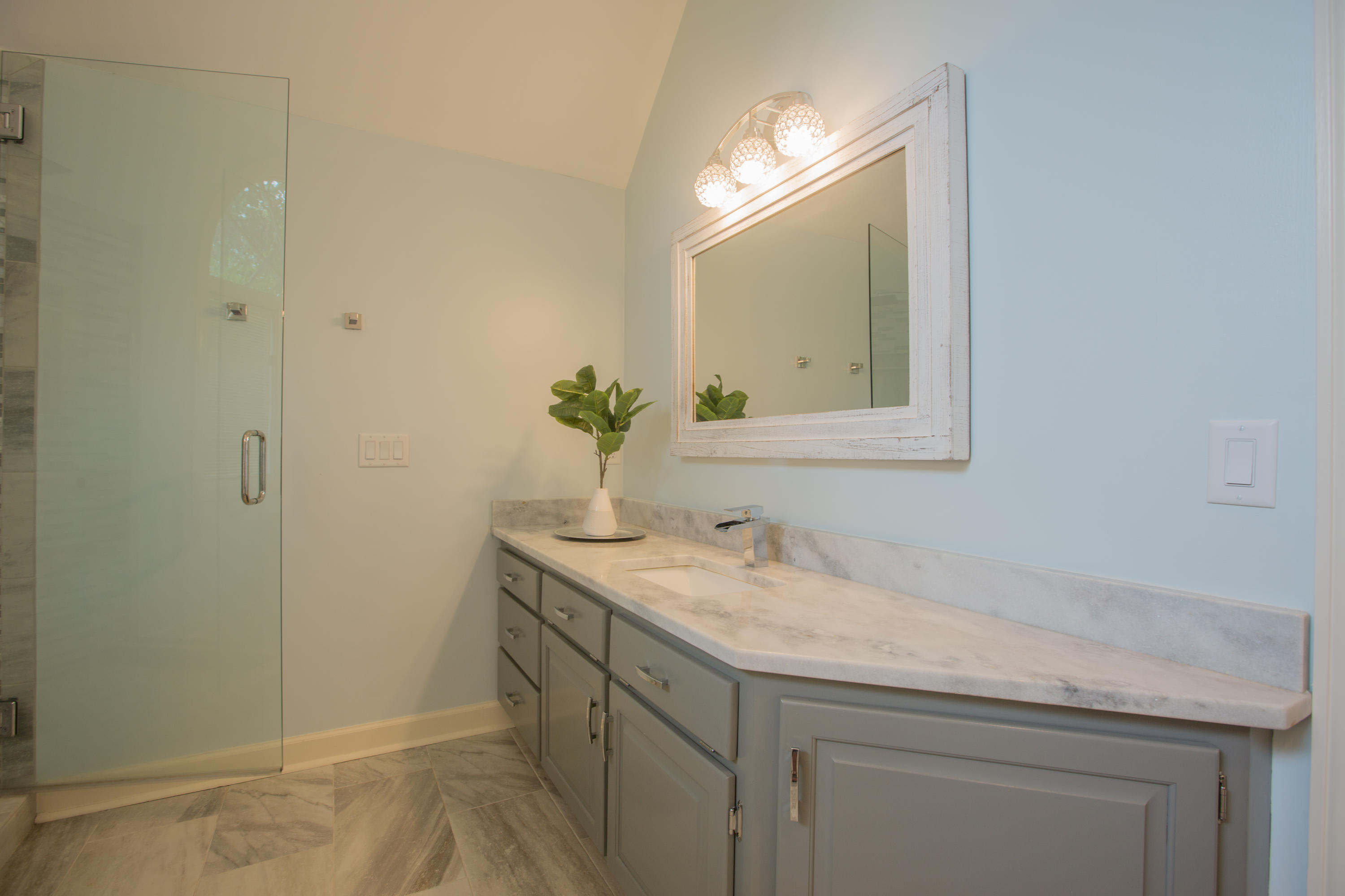 5702 Laurel Ridge Road Chattanooga, TN 37416 - Photo 50 of 82 5702 Laurel Ridge Rd master bath7