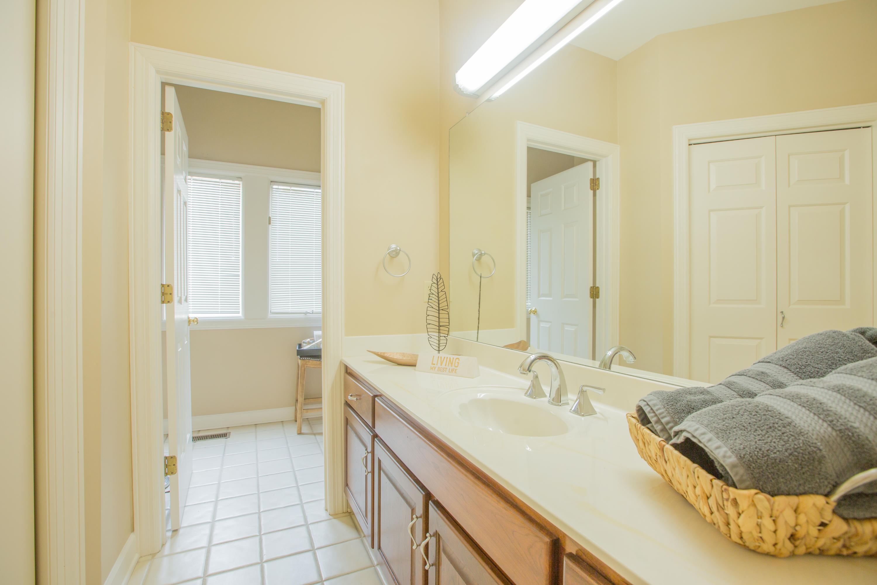 5702 Laurel Ridge Road Chattanooga, TN 37416 - Photo 53 of 82 5702 Laurel Ridge Rd bath1
