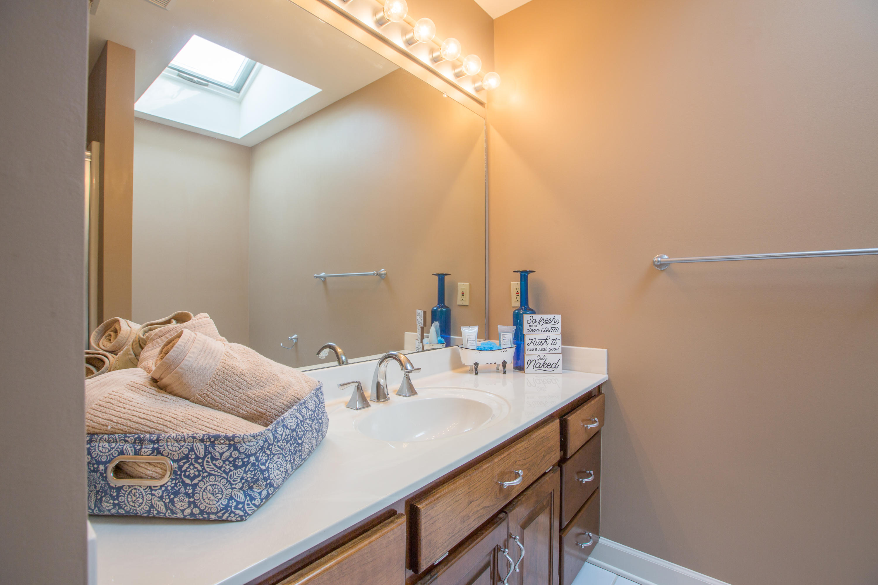 5702 Laurel Ridge Road Chattanooga, TN 37416 - Photo 61 of 82 5702 Laurel Ridge Rd bath2