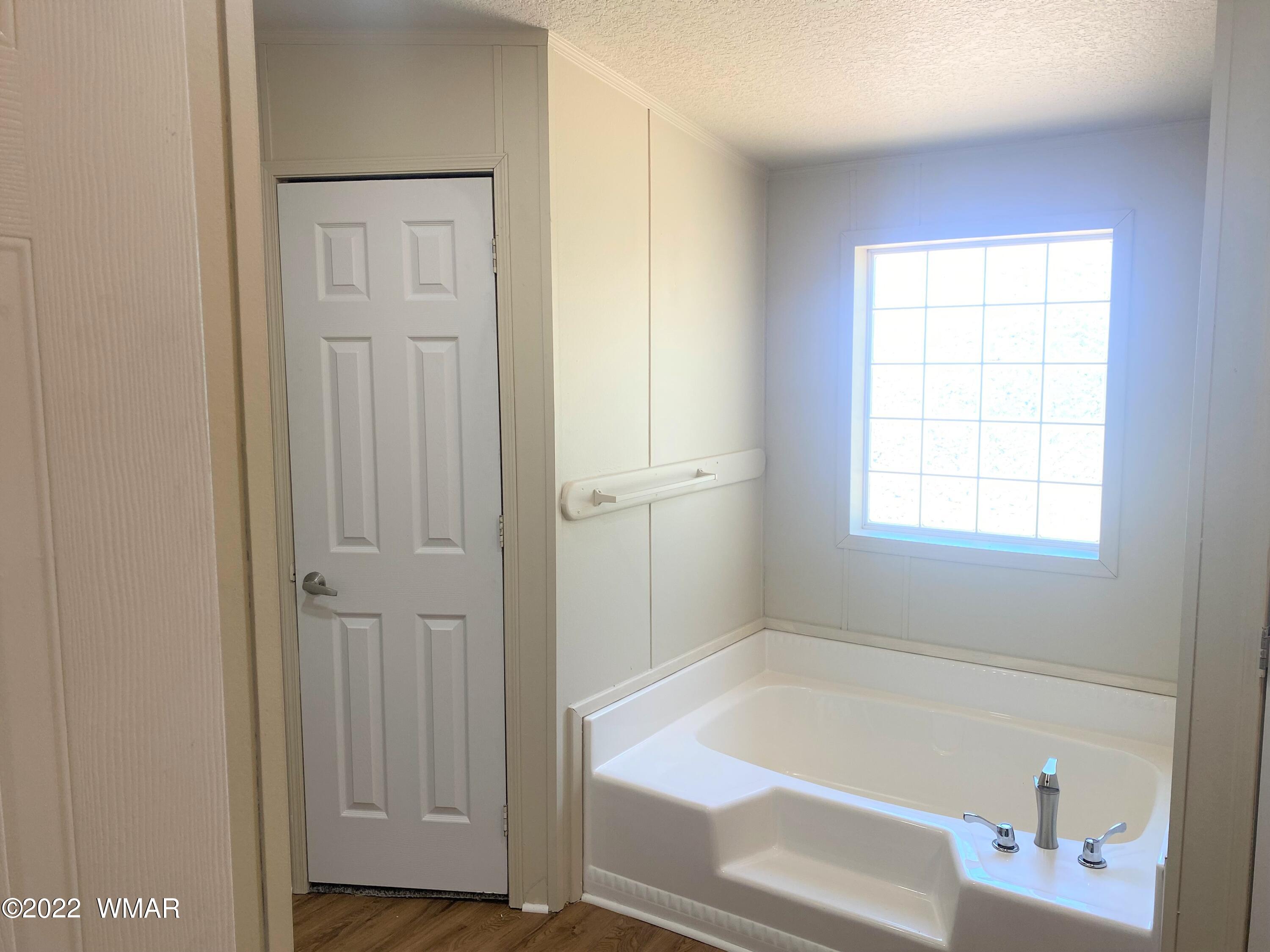 8348 Ridge Drive Show Low, AZ 85901 - Photo 17 of 52 Gallery Image 17