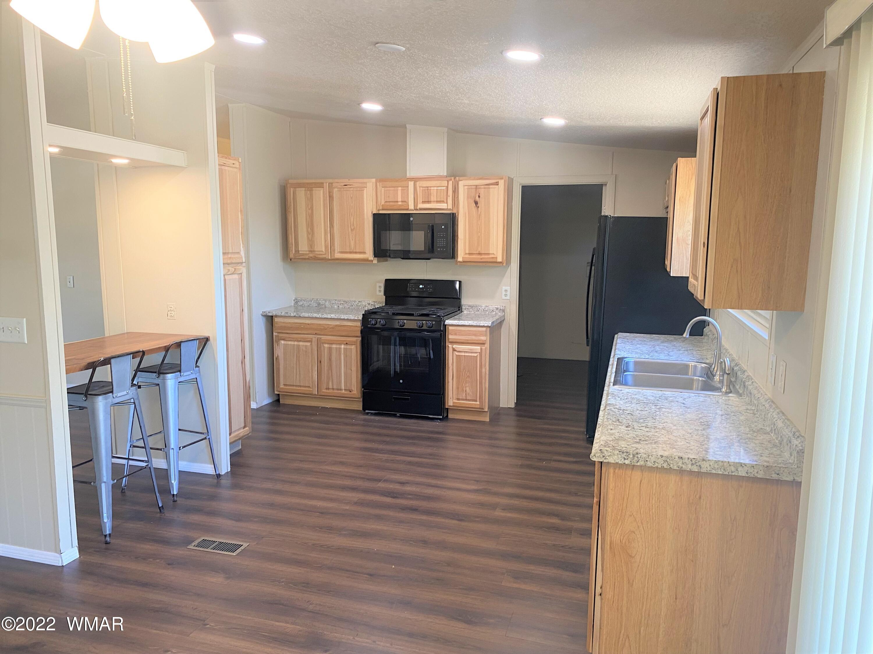 8348 Ridge Drive Show Low, AZ 85901 - Photo 7 of 52 Gallery Image 7