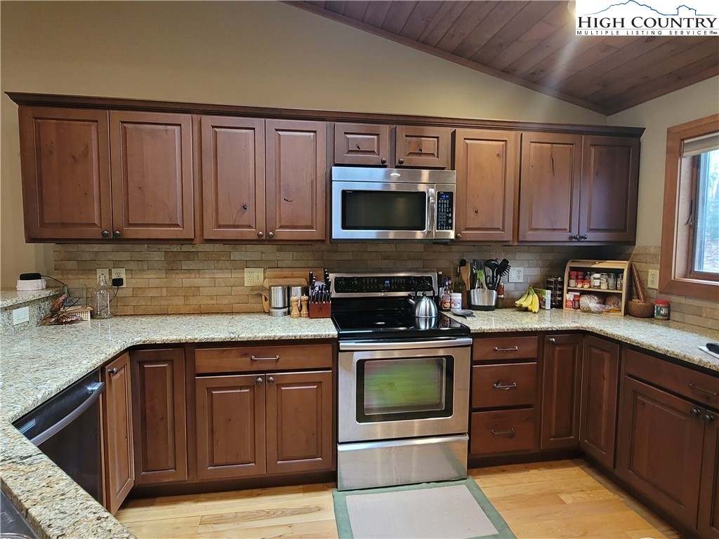 189 Leatherwood Road Banner Elk, NC 28604 - Photo 5 of 32 Gallery Image 5