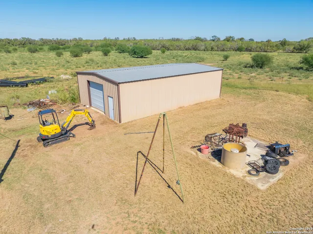 $1,249,017 | 9587 Farm To Market 2200, Yancey, TX 78886