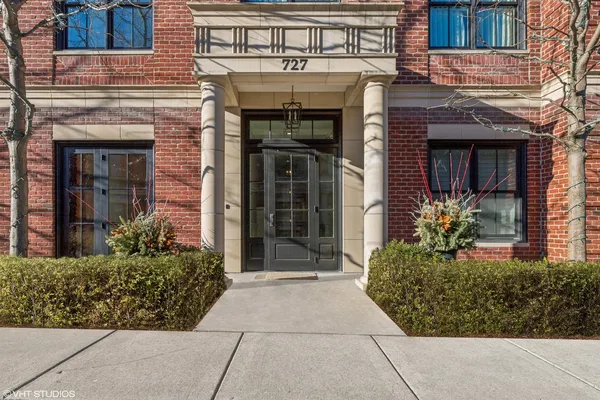$3,950,000 | 727 North McKinley Road, Unit 100, Lake Forest, IL 60045