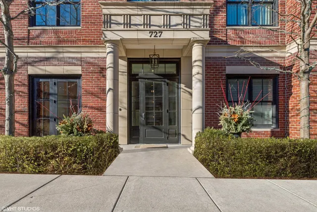 $3,950,000 | 727 North McKinley Road, Unit 100, Lake Forest, IL 60045