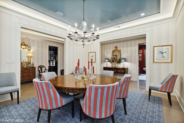 $3,950,000 | 727 North McKinley Road, Unit 100, Lake Forest, IL 60045