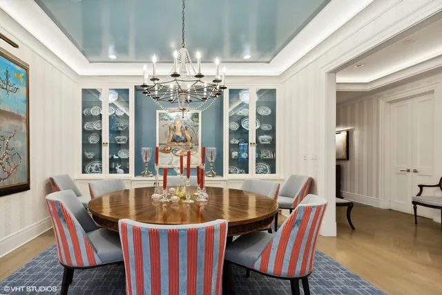 $3,950,000 | 727 North McKinley Road, Unit 100, Lake Forest, IL 60045