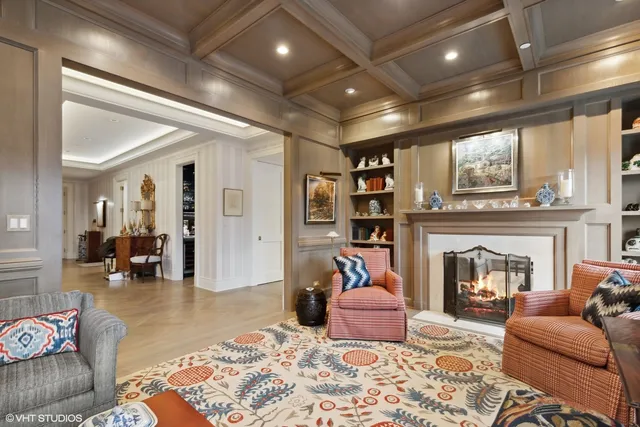 $3,950,000 | 727 North McKinley Road, Unit 100, Lake Forest, IL 60045