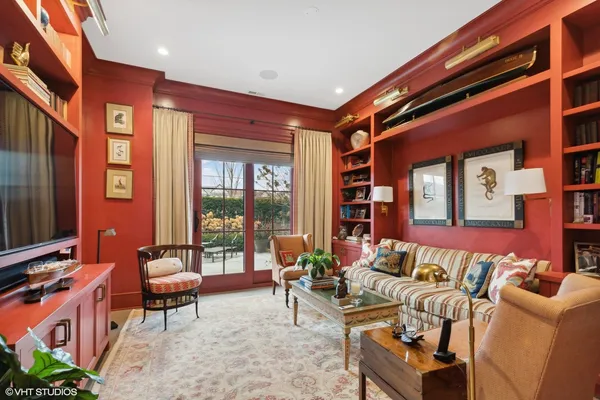 $3,950,000 | 727 North McKinley Road, Unit 100, Lake Forest, IL 60045