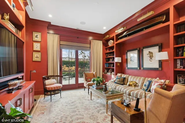 $3,950,000 | 727 North McKinley Road, Unit 100, Lake Forest, IL 60045