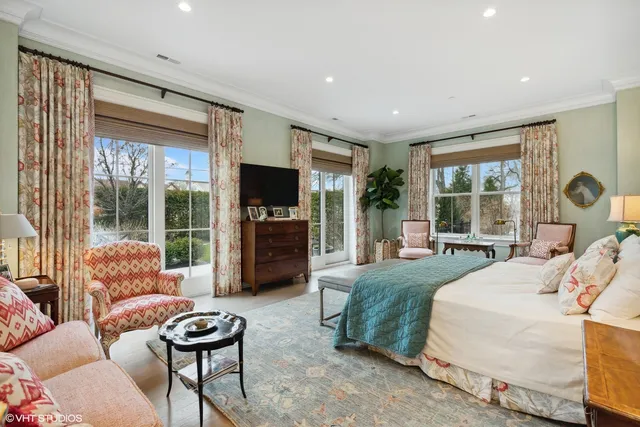 $3,950,000 | 727 North McKinley Road, Unit 100, Lake Forest, IL 60045