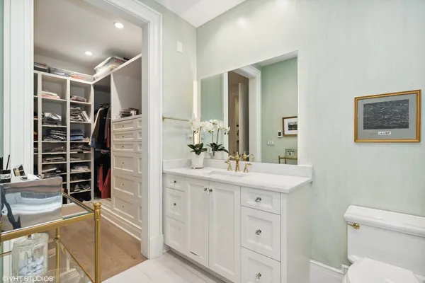 $3,950,000 | 727 North McKinley Road, Unit 100, Lake Forest, IL 60045